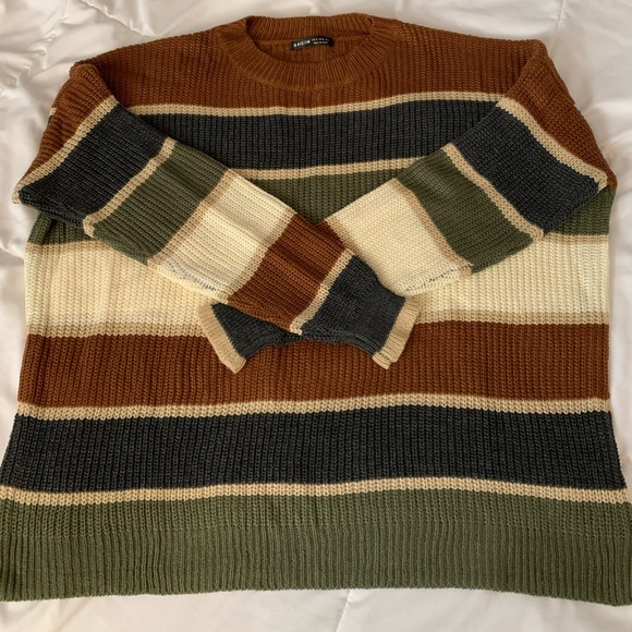 Oversized Striped Sweater - Picture 7 of 8